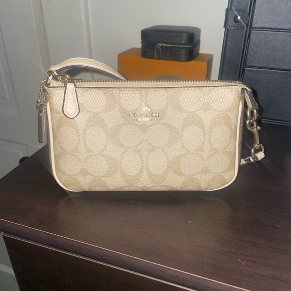 Coach - Picture 2 of 6